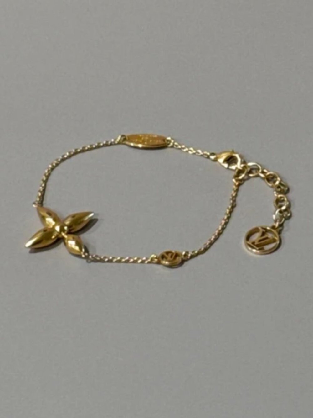 💛 Authentic Louis Vuitton Louisette Gold Charm Bracelet 💛 - Picture 2 of 15